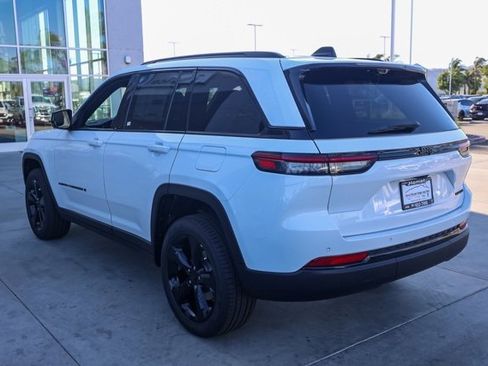 New 2025 Jeep Grand Cherokee Limited w/ Luxury Tech Group II image 6