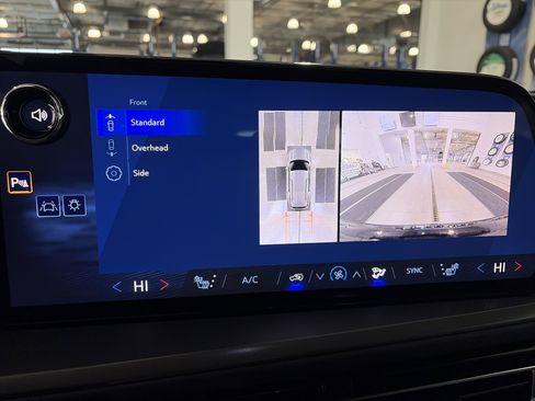 New 2026 Chevrolet Traverse LT w/ Midnight/Sport Edition image 24