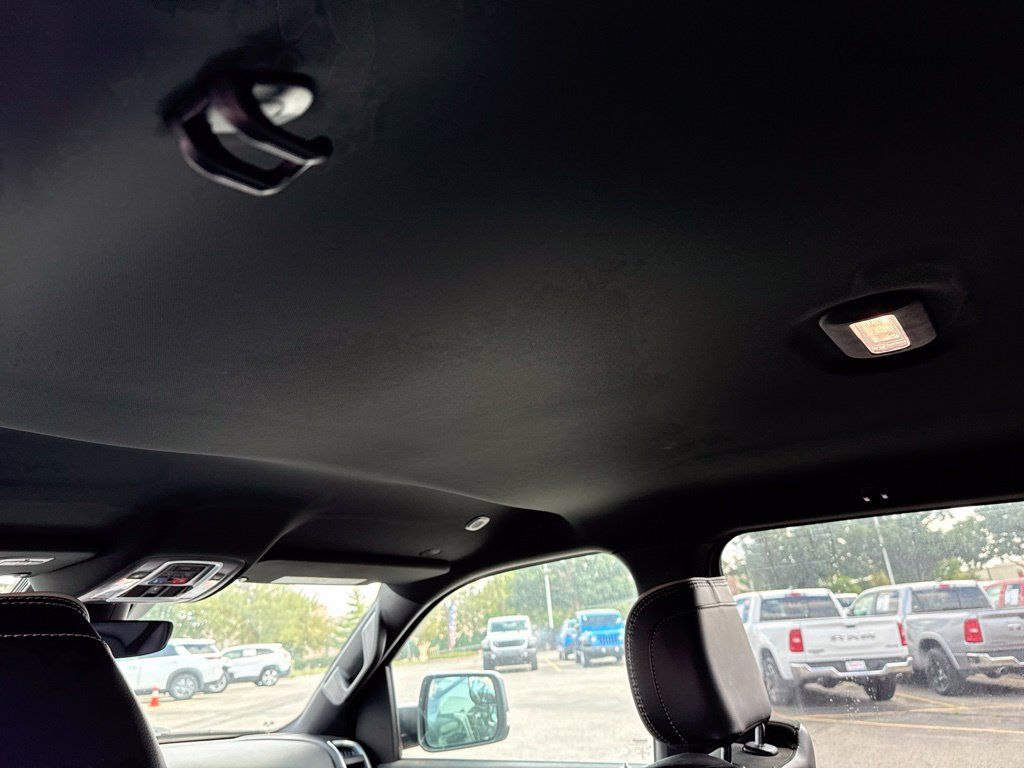 Used 2023 RAM 1500 Laramie AWD/4WD image 18