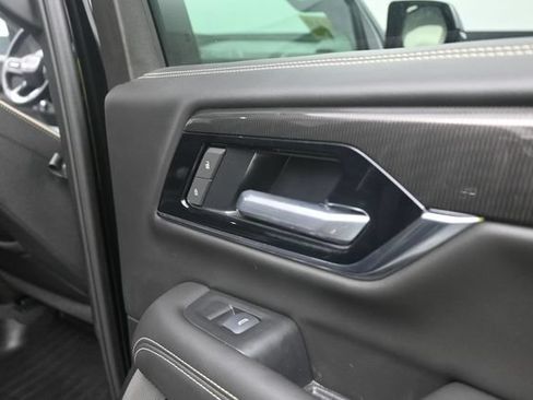 Used 2025 GMC Yukon Elevation w/ LPO, Elevation Black Package AWD/4WD image 39