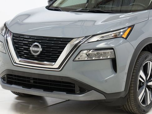 Used 2023 Nissan Rogue SL w/ SL Premium Package image 11