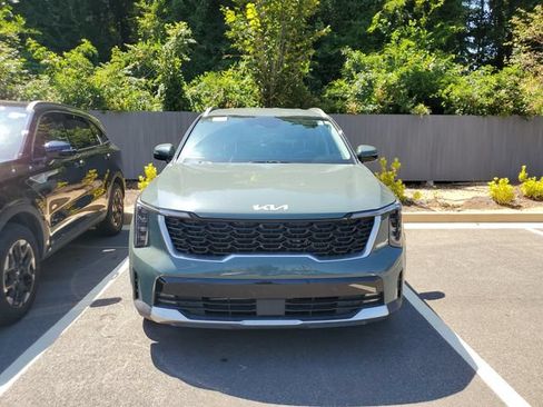 Used 2025 Kia Sorento EX AWD/4WD image 2