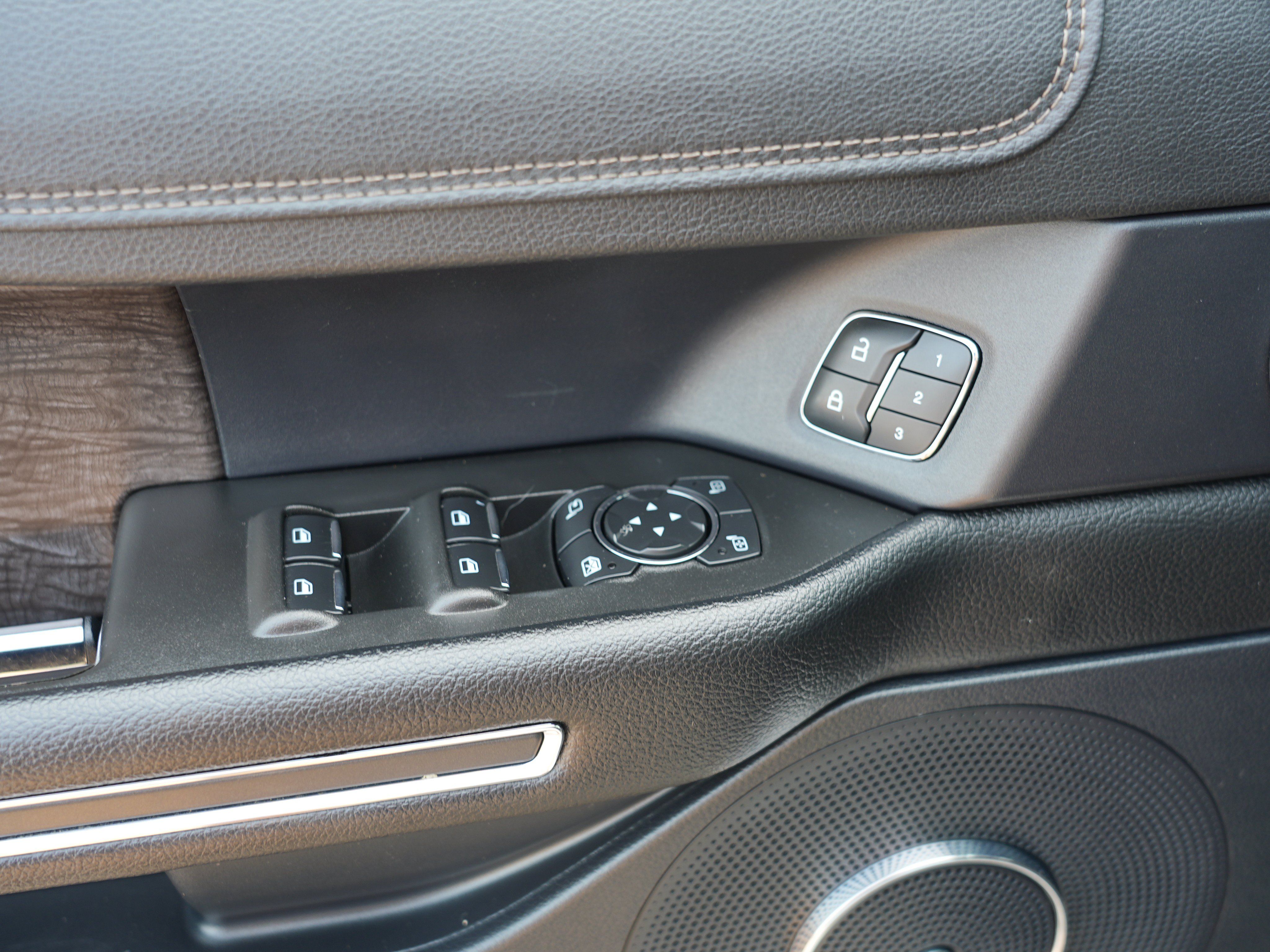 Used 2020 Ford Expedition Limited AWD/4WD image 17