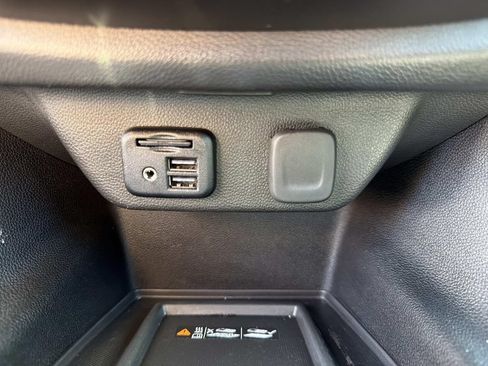 Used 2023 Chevrolet Traverse High Country FWD image 34