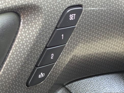 Used 2023 Chevrolet Traverse Premier FWD image 21