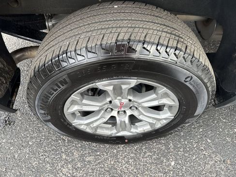 Used 2024 GMC Sierra 1500 SLT image 40