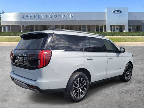 Used 2025 Ford Expedition Platinum image 4