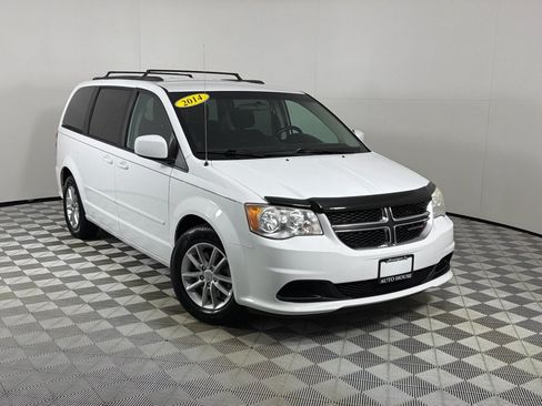 Used 2014 Dodge Grand Caravan SXT FWD image 2