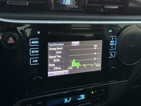 Used 2017 Toyota Corolla LE image 21