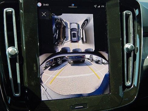 New 2026 Volvo XC40 B5 Plus w/ Protection Package Premier image 21