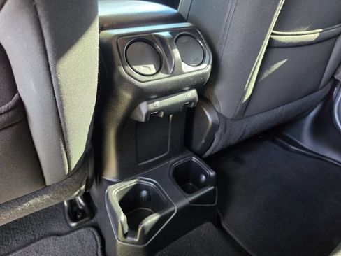 Used 2018 Jeep Wrangler Unlimited Sport S AWD/4WD image 37