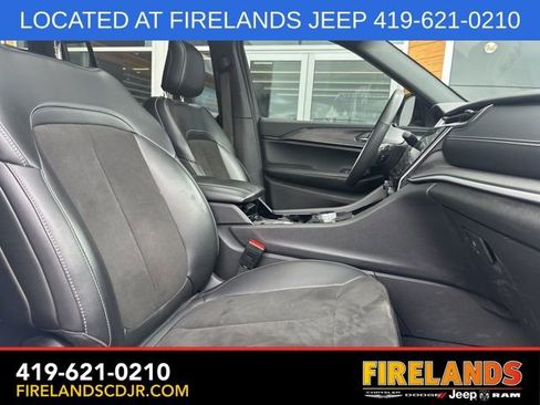 Used 2023 Jeep Grand Cherokee L Altitude image 12