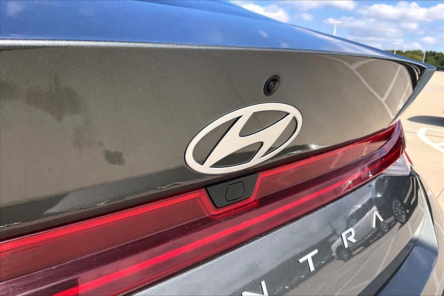 Certified 2025 Hyundai Elantra SEL FWD image 10