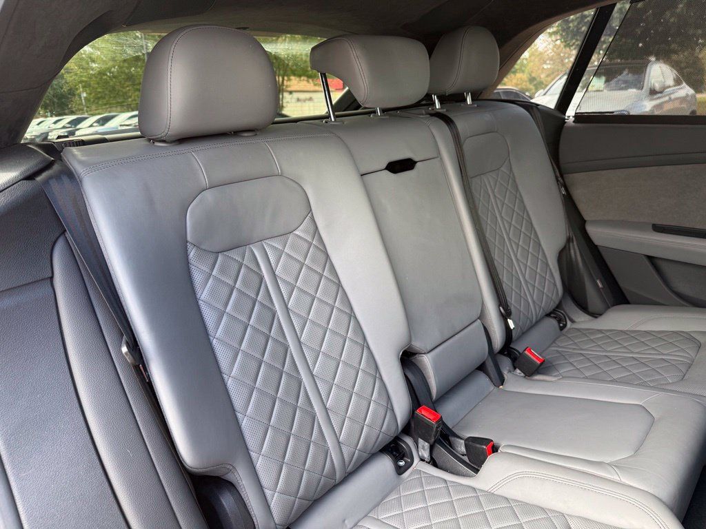 Used 2021 Audi SQ8 Prestige AWD/4WD image 21