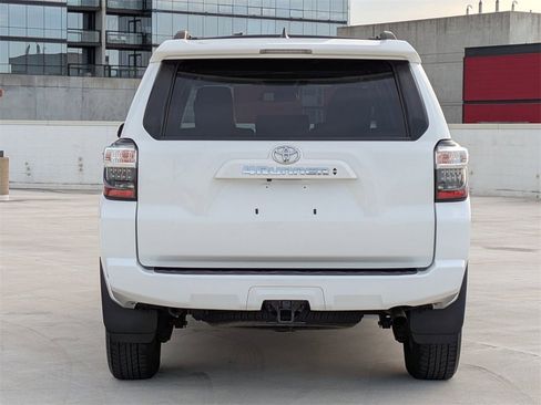 Used 2020 Toyota 4Runner SR5 Premium image 6