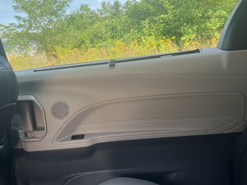 Used 2024 Toyota Sienna LE image 15