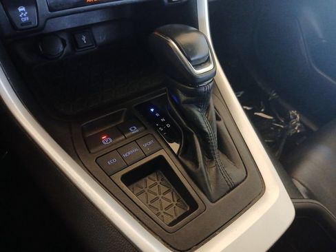 Used 2022 Toyota RAV4 XLE Premium FWD image 14
