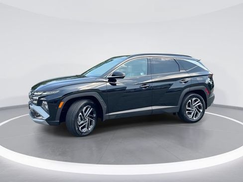 Used 2025 Hyundai Tucson Limited AWD/4WD image 1
