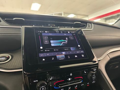 Certified 2023 Jeep Grand Cherokee L Laredo AWD/4WD image 23