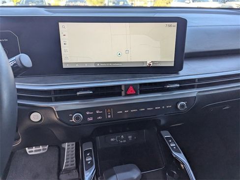 Used 2024 Kia Sorento SX Prestige w/ Sage Leather Package image 17