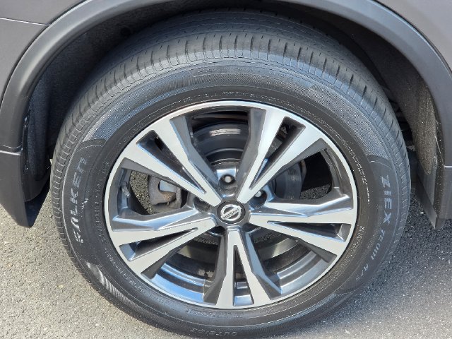 Used 2020 Nissan Rogue SV w/ Premium Package AWD/4WD image 12