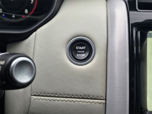 Used 2018 Land Rover Discovery HSE Luxury image 29