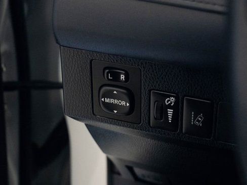 Used 2018 Toyota RAV4 LE image 30