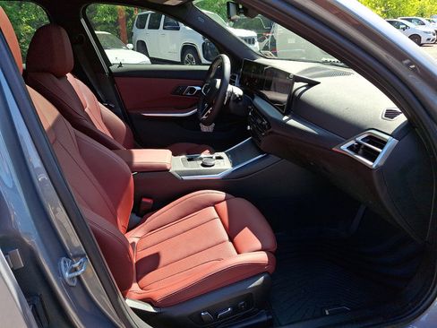 Used 2025 BMW 330i xDrive Sedan w/ M Sport Package AWD/4WD image 11