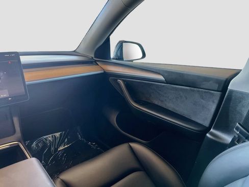 Used 2025 Tesla Model Y Long Range RWD image 24