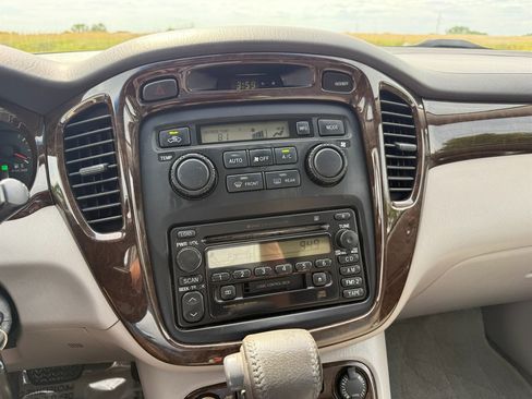 Used 2001 Toyota Highlander Limited FWD image 17