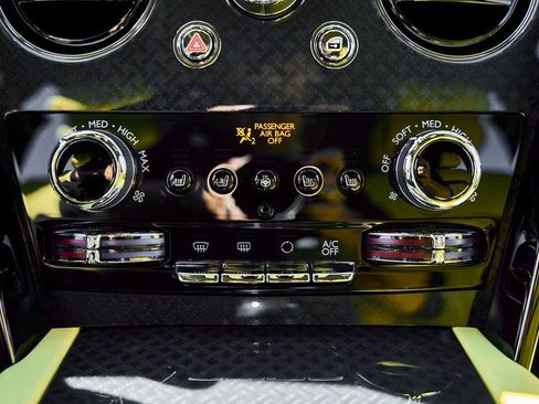 Used 2022 Rolls-Royce Cullinan Black Badge w/ Dark Exterior Package AWD/4WD image 76