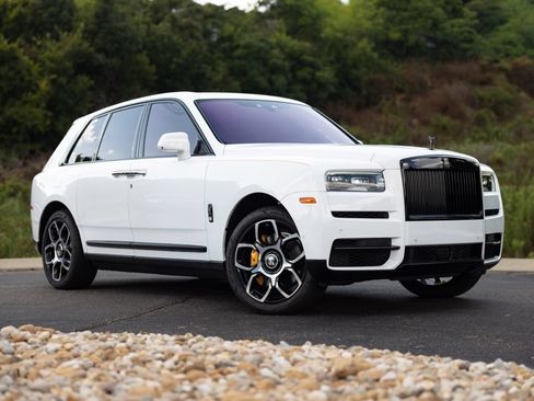 Certified 2022 Rolls-Royce Cullinan Black Badge w/ Dark Exterior Package AWD/4WD image 11