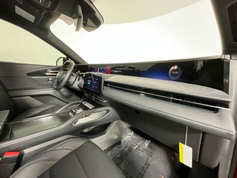 Used 2025 Lincoln Nautilus Premier w/ Jet Appearance Package image 19