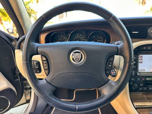 Used 2009 Jaguar XJ Vanden Plas Super V8 Portfolio RWD image 11