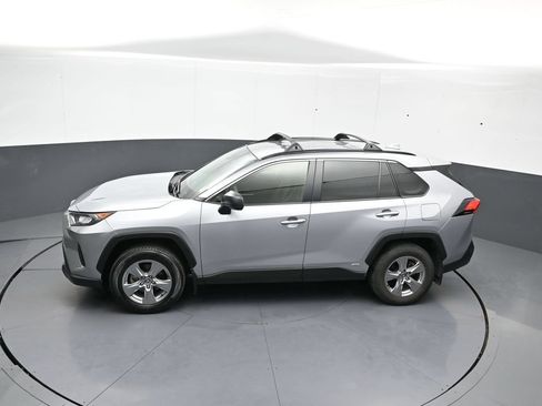 Used 2022 Toyota RAV4 LE AWD/4WD image 40