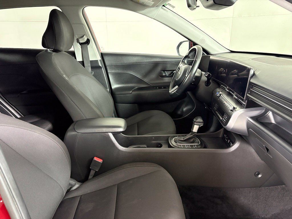 Used 2025 Hyundai Kona SEL FWD image 14