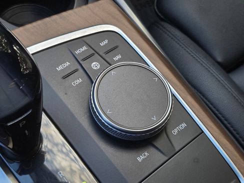 Used 2020 BMW 330i Sedan w/ Convenience Package image 21