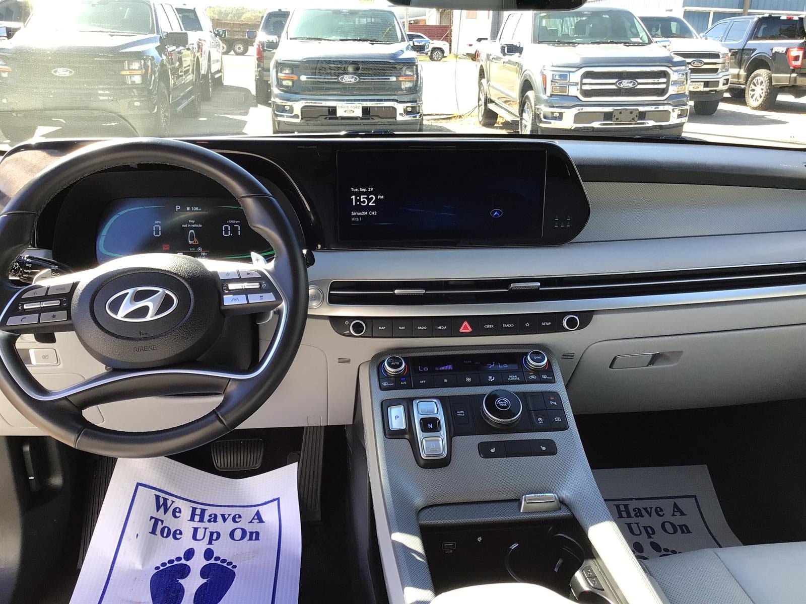 Used 2025 Hyundai Palisade SEL FWD image 2