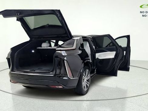 Used 2025 Cadillac Lyriq Luxury AWD/4WD image 18