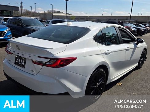 Used 2025 Toyota Camry SE image 6
