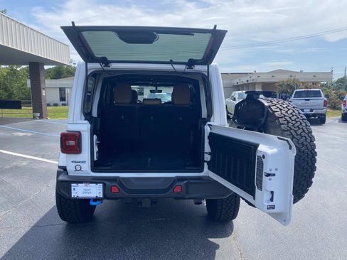 Used 2022 Jeep Wrangler Unlimited Rubicon 4xe w/ Cold Weather Group AWD/4WD image 6
