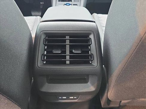 Used 2025 Volkswagen Tiguan S image 18