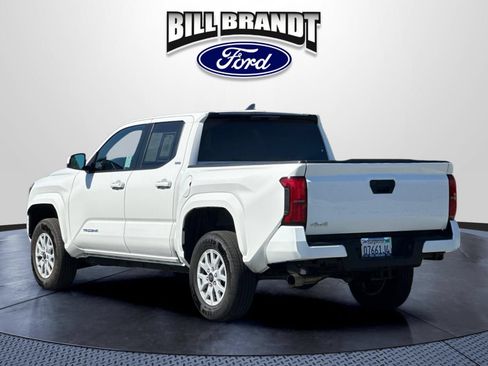 Used 2026 Toyota Tacoma SR5 AWD/4WD image 5