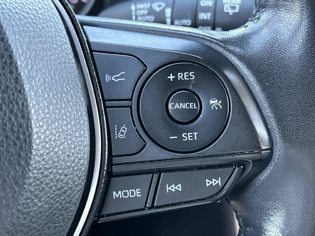 Used 2022 Toyota RAV4 XLE Premium AWD/4WD image 33