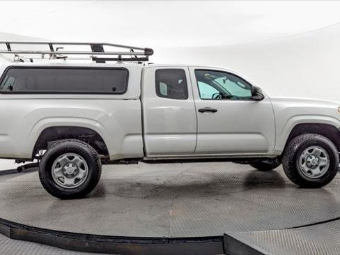 Used 2020 Toyota Tacoma SR image 9