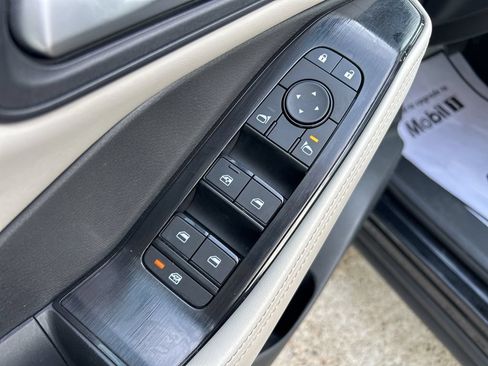 Used 2025 Nissan Rogue SV AWD/4WD image 14