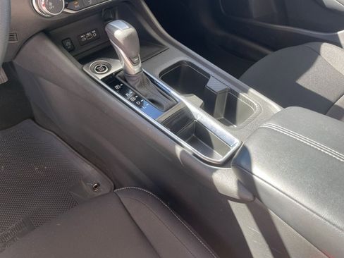 Used 2025 Nissan Sentra SV image 39