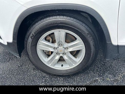 Used 2017 Chevrolet Trax LT w/ LT Convenience Package image 11