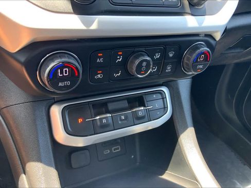 Used 2023 GMC Acadia SLT FWD image 31