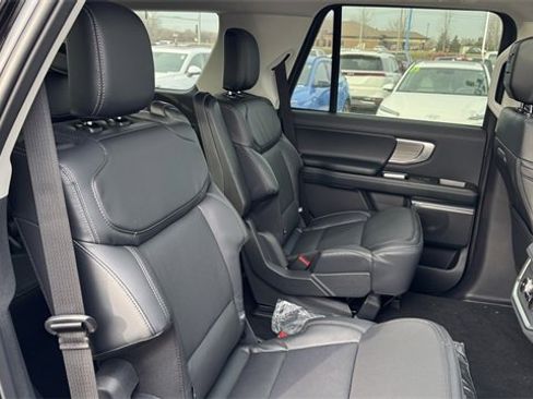 New 2026 Ford Expedition Platinum image 14